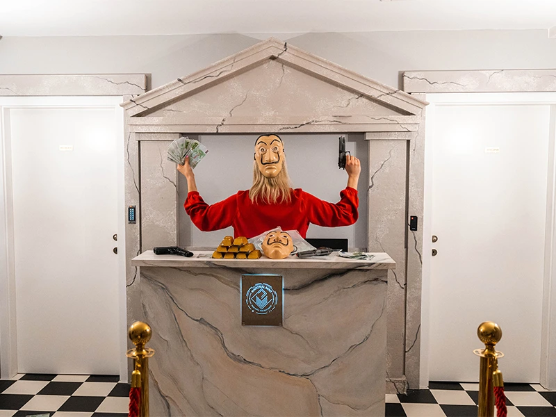Ein skurriler Empfangsbereich mit einer Statue, die einen Kunden mit Geld und einem Getränk begrüßt. Modernes Design und kreative Atmosphäre.