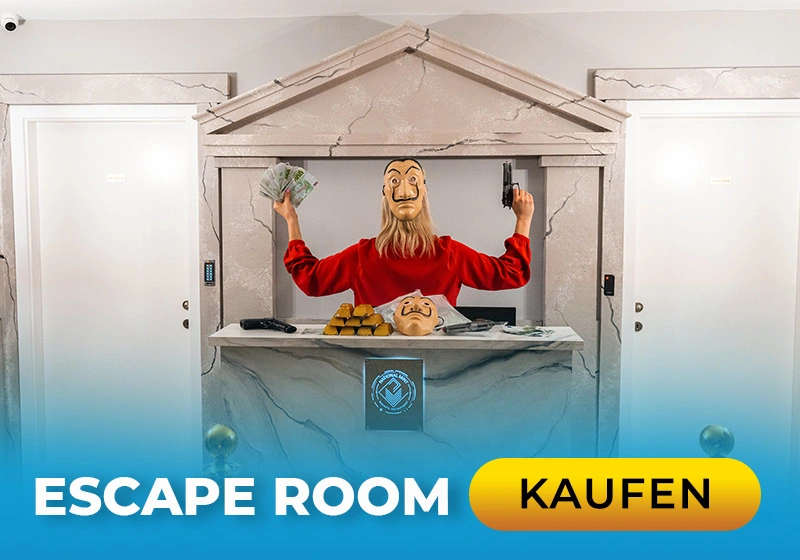 Person in Mask steht an einem Empfangstresen im Escape Room, umgeben von Geld und Goldbarren. Escape Room erleben!