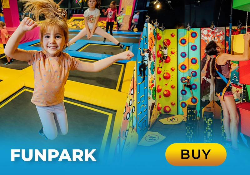 Kinder springen fröhlich im Funpark auf Trampolinen, während andere an Kletterwänden aktiv sind. Spaß für die ganze Familie!