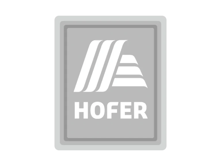 Logo von Hofer, einem beliebten Lebensmitteleinzelhändler in Österreich, auf grauem Hintergrund.